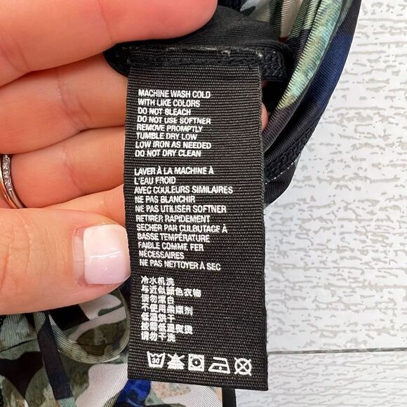 Free People Movement Daybreak Green Camo Reversible Bike Shorts Size XS - Picture 8 of 9